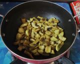 A picture of step 4 of Prawn Mushroom Curry.