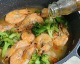 Foto langkah ke 5 dari resep Udang Cah Brokoli.