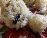 A picture of step 5 of Tropical coconut ladoo.