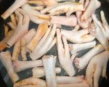 Hình bước làm 1 của món Canh Chân Gà Hầm Hạt Sen Đậu Ngự