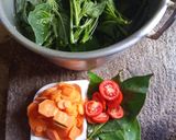 Foto langkah ke 1 dari resep Sayur Bening Bayam Wortel.