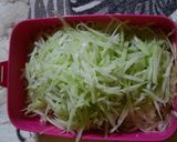 Foto langkah ke 1 dari resep Tumis Labu Siam Sosis.