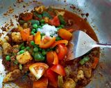 A picture of step 4 of Mixed Vegetables Kolhapuri.