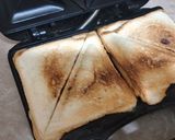 A picture of step 4 of Chicken toast sandwich.