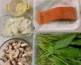 A picture of step 1 of Salmon and Spinach Pasta with White Sauce.