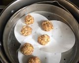 Hình bước làm 3 của món THỊT VIÊN NẤM MIX NGÔ HẤP (blw)