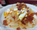 Foto del paso 7 de la receta: Huevos rotos en patatas confitadas picantes y jamón seco