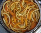 Foto del paso 2 de la receta: Cascaritas de naranjas caramelizadas (con o sin chocolate)