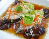 รูปขั้นตอนการทำที่ 4 ของ ปลากระพงนึ่งซีอิ๊วเห็ดหอม