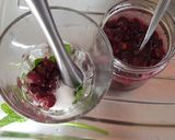 Hình bước làm 2 của món Mojito Cherry ngâm đường