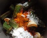 A picture of step 2 of Okra chutney.