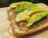 รูปขั้นตอนการทำที่ 2 ของ Avocado 🥑 Chickpea Butter Toast ขนมปังเนยถั่วลูกไก่อะโวคาโด🍯