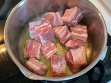 Judías blancas con costillas, calabaza y kale