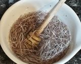 Foto del paso 2 de la receta Líquido natural a base de pétalos de cardo para hacer quesos