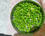 A picture of step 1 of Gobhi matar Aloo.