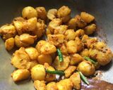A picture of step 2 of Aloo / Potato curry.