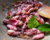 Foto langkah ke 2 dari resep Cumi Masak Hitam Daun Jeruk.