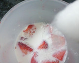 Foto del paso 3 de la receta: Batido de fresa ❤️🍓🍓🍓