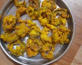 A picture of step 6 of Bitter melon pakoda.