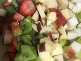 Yogurt de fresas con granola y frutas