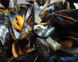 Foto del paso 2 de la receta: Mejillones al vapor/Músculs bullits amb ceba