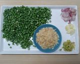 Foto langkah ke 1 dari resep Oseng kacang panjang udang rebon.