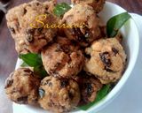 A picture of step 2 of Sooji Pakoda.