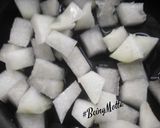 A picture of step 1 of White pumpkin curry.