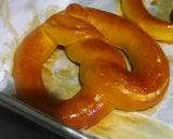Foto langkah ke 8 dari resep Pretzel ala Auntie Annes🥨.