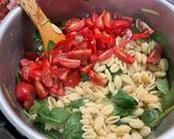 Une image de l'étape 9 de Gratin de gnochettis aux épinards, lard et tomates.