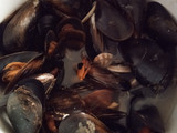 Mejillones y almejas gallega a la marinera