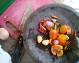 Foto langkah ke 1 dari resep Telur Dadar Tumis Sambal Ulek.