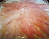 Foto del paso 2 de la receta: Bastoncillos de perca empanados con cebolla caramelizada