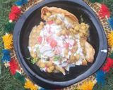 A picture of step 4 of Samosa chat.