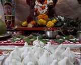 उकडीचे मोदक (ukadiche modak recipe in marathi) रेसिपी स्टेप 7 फोटो 