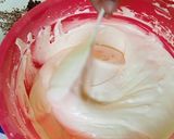 Foto langkah ke 3 dari resep Rainbow cake roll mini.