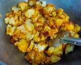 आलू समोसा (Aloo samosa recipe in hindi) रेसिपी चरण 2 फोटो