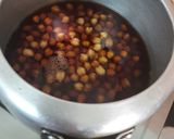 A picture of step 3 of Amritsari Chole.