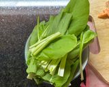 Hình bước làm 3 của món Mì than tre xào hải sản