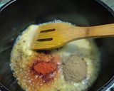 आलू टमाटर ग्रेवी के साथ उरद की कचौरी (aloo tamatar gravy ke saath urad ki kachori recipe in Hindi) रेसिपी चरण 2 फोटो