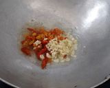Foto langkah ke 2 dari resep Tumis ayam sawi putih.