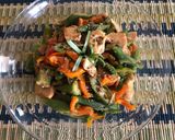 A picture of step 3 of Stir-Fried Okra with Fermented Tofu and Chicken.