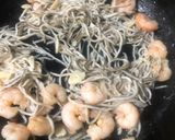 Foto del paso 6 de la receta Gulas al ajillo con gambas