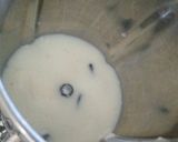 A picture of step 1 of Oreo MilkShake.