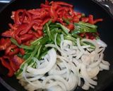 Foto del paso 2 de la receta Pollo marinado con soja y verduras 