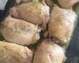 Foto del paso 3 de la receta: Pollo al horno súper fácil con mojo verde, maíz y lima