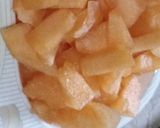 A picture of step 3 of Tangy chilli fruit chaat.