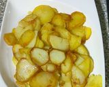 Foto del paso 4 de la receta: Anguriñas con gambas y huevo con base de patatas al ajo cabañil