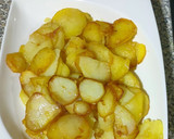 Foto del paso 4 de la receta: Anguriñas con gambas y huevo con base de patatas al ajo cabañil