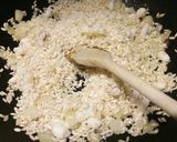 A picture of step 2 of Risotto ai frutti di mare.